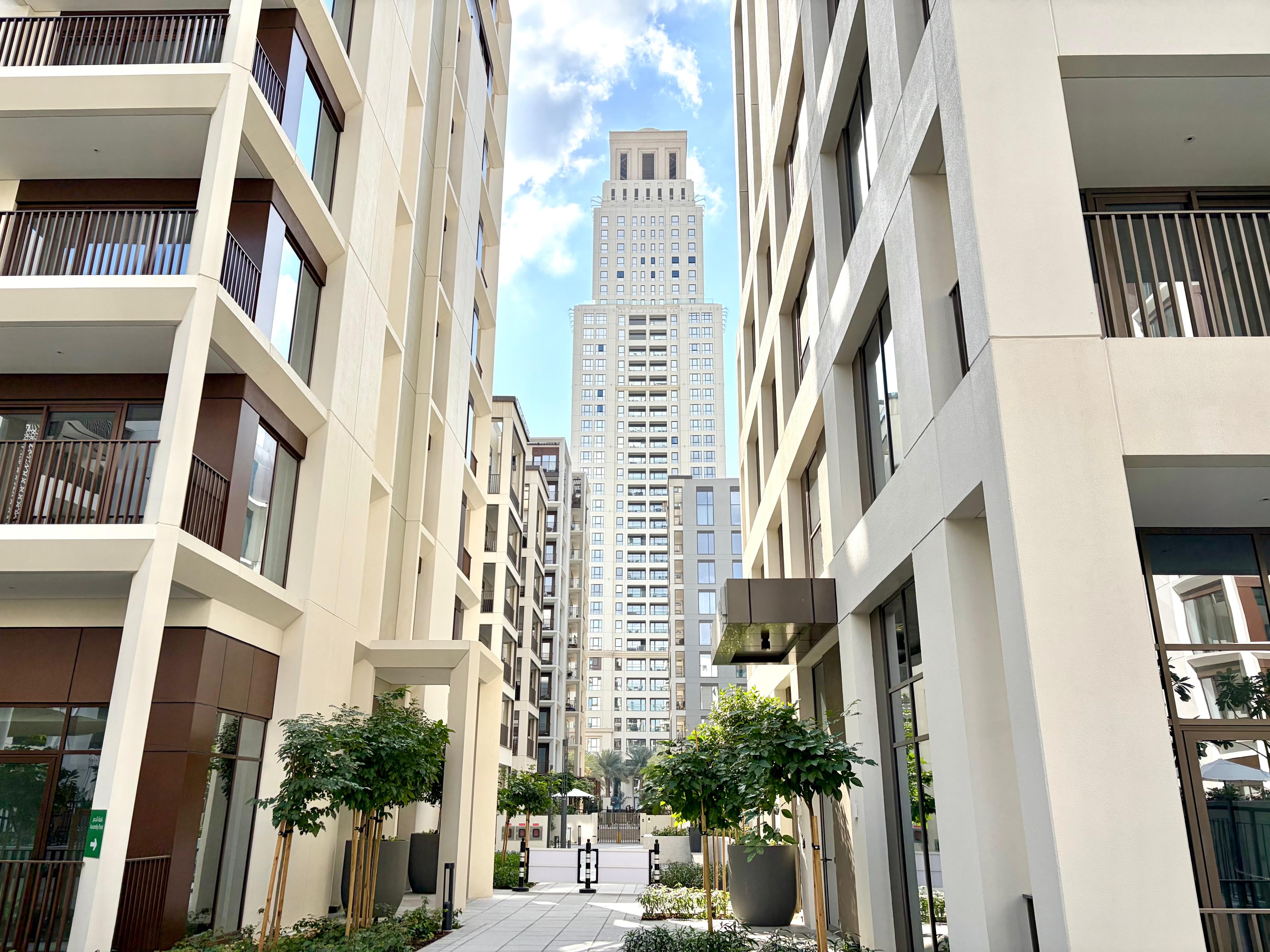 Modern Creek Beach Community: photo 1